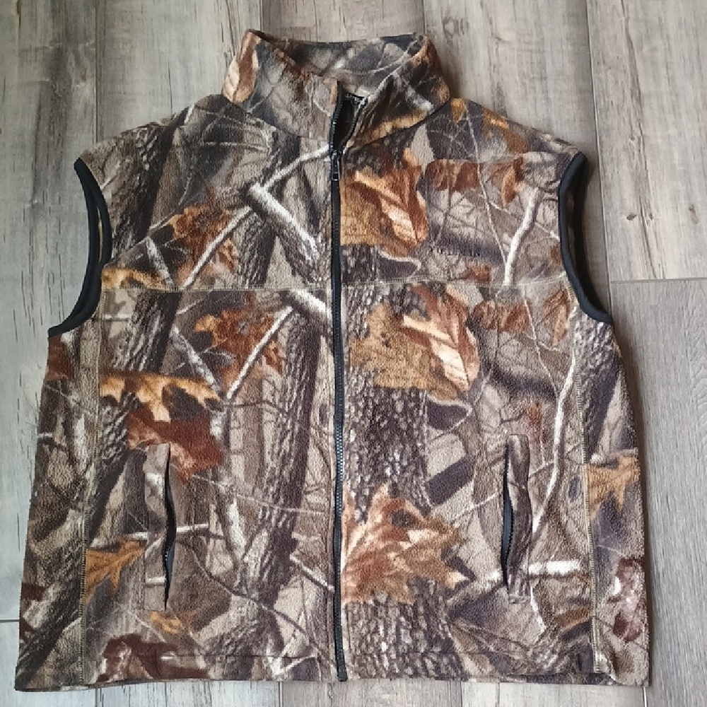Men's Fleece Vest in Brown Camo